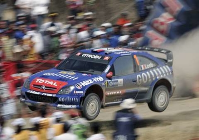 Sébastien Loeb - Daniel Elena
20º Corona Rally México 2006. Citröen Xsara WRC (363 DQE 78). Clasificado 1º.
Kronos Racing

Otro record roto por Sébastien Loeb.
Al ganar México habí­a ganado en 14 diferentes rallyes del WRC, mas que nadie en ese momento.

Del 3 al 5 de Marzo, León, Guanajuato.
Superficie: tierra.

El Rally constaba de 3 etapas con un total de 1002.47 km de los que 359.54 km divididos en 3 etapas y 17 tramos eran cronometrados.

Tomaron la salida 39 equipos, finalizaron 33.
@
Palabras clave: Citroen;Xsara;WRC;Mexico;2006