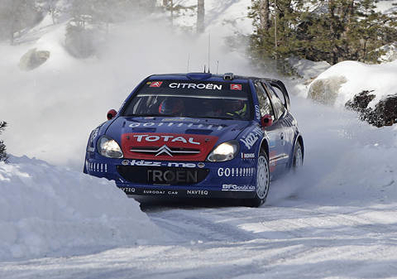 Sébastien Loeb - Daniel Elena
55º Uddeholm Swedish Rally 2006. Citroën Xsara WRC (831 DPT 78). Clasificado 2º.
Kronos Racing

Del 3 al 5 de Febrero, Karlstad, Värmland County.
Superficie: nieve - hielo.

El Rally constaba de 3 etapas con un total de 1441.16 km de los que 349.02 km divididos en 19 tramos eran cronometrados.

Tomaron la salida 63 equipos, finalizaron 51.@
Palabras clave: Citroen;Xsara;WRC;2006;Nieve