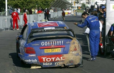 Sebastien Loeb - Daniel Elena
53º BP Ultimate Acropolis Rally de Grecia 2006. Citröen Xsara WRC. Clasificado 2º.
El Rally tenia un total de 1,279.29 Km de los que 355.62 Km divididos en 18 tramos, eran especiales.
Se inscribieron 91 equipos, tomaron la salida 84, finalizaron 69.@
Palabras clave: Sebastien_Loeb;Citroen;Xsara;WRC;Acropolis;Grecia;2006;crash
