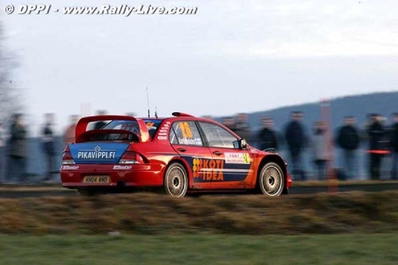 Toni Gardemeister - Jakke Honkanen
75º Rallye Automobile de Monte-Carlo 2007. Mitsubishi Lancer WRC 05 (KN04 WMD). Clasificado 7º.

Del 18 al 21 de Enero, Valence, Monte-Carlo.
Superficie: asfalto - nieve.

El Rally tenia un total de 1185.22 km de los que 328.54 km divididos en 15 tramos eran especiales.

Tomaron la salida 47 equipos, finalizaron 39.@
Palabras clave: Toni_Gardemeister;Mitsubishi;Lancer;WRC;Montecarlo;2007