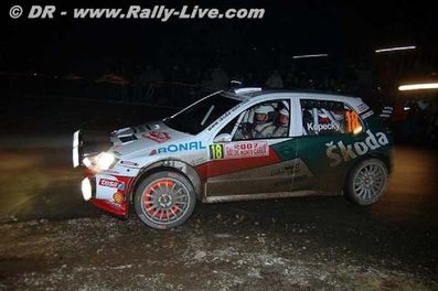 Jan Kopecky - Filip Schovánek
75º Rallye Automobile de Monte-Carlo 2007. Skoda Fabia WRC. Clasificado 8º.

Del 18 al 21 de Enero, Valence, Monte-Carlo.
Superficie: asfalto - nieve.

El Rally tenia un total de 1185.22 km de los que 328.54 km divididos en 15 tramos eran especiales.

Tomaron la salida 47 equipos, finalizaron 39.
Palabras clave: Jan_Kopecky;Filip_Schovà¡nek;Skoda;Fabia;WRC;Montecarlo;2007