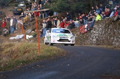 Jean-Marie Cuoq - David Marty
75º Rallye Automobile de Monte-Carlo 2007. Peugeot 307 WRC (6564 MY 70 ). Clasificado 9º.

Del 18 al 21 de Enero, Valence, Monte-Carlo.
Superficie: asfalto - nieve.

El Rally tenia un total de 1185.22 km de los que 328.54 km divididos en 15 tramos eran especiales.

Tomaron la salida 47 equipos, finalizaron 39.
Palabras clave: Peugeot;WRC;Montecarlo;2007