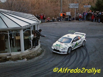 Jean-Marie Cuoq - David Marty
75º Rallye Automobile de Monte-Carlo 2007. Peugeot 307 WRC (6564 MY 70 ). Clasificado 9º.

Del 18 al 21 de Enero, Valence, Monte-Carlo.
Superficie: asfalto - nieve.

El Rally tenia un total de 1185.22 km de los que 328.54 km divididos en 15 tramos eran especiales.

Tomaron la salida 47 equipos, finalizaron 39.
Palabras clave: Peugeot;WRC;Montecarlo;2007