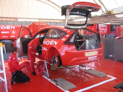 Asistencia del Equipo Citröen Total W.R.T. en el 52º Rallye Automobile de Monte-Carlo 2008
En el Citröen C4 WRC (738 EGZ 78) de Sébastien Loeb - Daniel Elena, clasificado 1º.

Del 24 al 27 de Enero, Valence - Monaco.
Superficie: asfalto - nieve.

El Rally tenia un total de 1481.25 km de los que 365.09 km divididos en 19 tramos, eran especiales.

Se inscribieron 50, tomaron la salida 47, finalizaron 34.@
Palabras clave: Sebastien_Loeb;Citroen;WRC;Montecarlo;2008;Asistencias