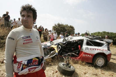 Sébastien Loeb - Daniel Elena
56º Acropolis Rally of Greece 2009. Citröen C4 WRC (459 EMX 78). Abandonó por accidente en SS7 Klenia Mycenae 1 de 17.25 Km.

Del 11 al 14 de Junio, Loutraki, Grecia.
Superficie: tierra.

El Rally tenia un total de 1178.17 Km de los que 371.02 Km divididos en 17 tramos eran especiales (2 de ellas fueron canceladas SS3 Evangelistria de 21.03 Km y SS16 Loutraki 2 de 8.98 Km).

Se inscribieron 47 equipos, tomaron la salida 45, finalizaron 33.@
Palabras clave: Sebastien_Loeb;Citroen;WRC;2009;Crash;Personajes