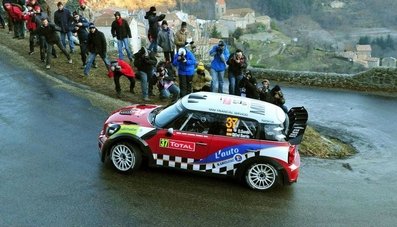 Daniel Sordo - Carlos del Barrio
80º Rallye Automobile de Monte-Carlo 2012. Mini John Cooper Works WRC (4 WRC). Clasificado 2º.

En SS1 Le Moulinon - Antraigues 1 de 36.87 km le sorprendieron unas placas de hielo, le patinó el coche e impactó contra las protecciones de piedra de un pequeño puente, perjudicándole principalmente una rueda trasera (primero chocó frontal y después lateralmente). Aún así consiguiendo quedar a tan solo 1 minuto de Sebastien Loeb.

Del 17 al 22 de Enero, Valence - Monaco.
Superficie: asfalto - nieve.

El Rally teni­a un total de 1772.52 km de los que 433.36 Km divididos en 18 tramos eran especiales.

Se inscribieron 82 equipos, tomaron la salida 73, finalizaron 45.@
Palabras clave: Daniel_Sordo;Carlos_del-Barrio_Corral;Mini;Cooper;Montecarlo;2012