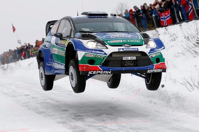 Petter Solberg - Chris Patterson
60º Rally Sweden 2012. Ford Fiesta RS WRC (PX61 AWU). Clasificado 4º.

De 9 al 12 de Febrero, Karlstad.
Superficie: nieve.

El Rally tenia un total de 1842.60 km de los que 349.16 Km divididos en 22 tramos eran especiales.

Se inscribieron 47 equipos, tomaron la salida 43, finalizaron 34.@
Palabras clave: Petter_Solberg;Ford;Fiesta;RS;WRC;Suecia;2012;nieve;