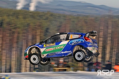 Petter Solberg - Chris Patterson
60º Rally Sweden 2012. Ford Fiesta RS WRC (PX61 AWU). Clasificado 4º.

De 9 al 12 de Febrero, Karlstad.
Superficie: nieve.

El Rally tenia un total de 1842.60 km de los que 349.16 Km divididos en 22 tramos eran especiales.

Se inscribieron 47 equipos, tomaron la salida 43, finalizaron 34.@
Palabras clave: Petter_Solberg;Ford;Fiesta;RS;WRC;Suecia;2012;nieve;