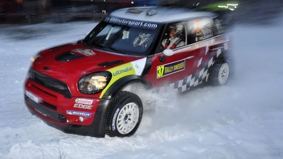 Dani Sordo - Carlos del Barrio
60º Rally Sweden 2012. Mini John Cooper Works (4WRC).
Abandonó por perder la correa del alternador que pasaba por la bomba de agua y subir mucho la temperatura dañando el motor en SS8 Finnskogen 2 de 20.97 km.

De 9 al 12 de Febrero, Karlstad.
Superficie: nieve.

El Rally tenia un total de 1842.60 km de los que 349.16 Km divididos en 22 tramos eran especiales.

Se inscribieron 47 equipos, tomaron la salida 43, finalizaron 34.
@
Palabras clave: ;Mini;Cooper;Suecia;2012;nieve