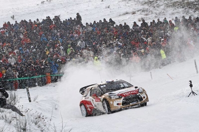 Sébastien Loeb - Daniel Elena
81º Rallye Automobile de Monte-Carlo 2013. Citröen DS3 WRC. Clasificado 1º.

Del 15 al 20 de Enero, Valence.
Superficie: asfalto - nieve.

El Rallye tenia un total de 1778.81 Km de los que 468.42 Km divididos en 18 tramos eran especiales (2 de ellos fueron cancelados por exceso de nieve, SS17 Moulinet - La Bollene Vesubie 3 de 23.54 Km y SS18 Lantosque - Luceram 2 de 18.95 Km).

Tomaron la salida 73 equipos, finalizaron 45.@
Palabras clave: Sebastien_Loeb;Citroen;DS3;WRC;Montecarlo;2013;nieve