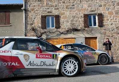 Sébastien Loeb - Daniel Elena
81º Rallye Automobile de Monte-Carlo 2013. Citröen DS3 WRC. Clasificado 1º.

Al fondo podemos ver el Volkswagen Polo R WRC de Sebastien Ogier - Julien Ingrassia, clasificado 2º.

Del 15 al 20 de Enero, Valence.
Superficie: asfalto - nieve.

El Rallye tenia un total de 1778.81 Km de los que 468.42 Km divididos en 18 tramos eran especiales (2 de ellos fueron cancelados por exceso de nieve, SS17 Moulinet - La Bollene Vesubie 3 de 23.54 Km y SS18 Lantosque - Luceram 2 de 18.95 Km).

Tomaron la salida 73 equipos, finalizaron 45.
@
Palabras clave: Sebastien_Loeb;Citroen;DS3;WRC;Montecarlo;2013