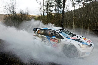 Sébastien Ogier - Julien Ingrassia
82º Rallye Automobile de Monte-Carlo 2014. Volkswagen Polo R WRC (WOB VW 369). Clasificado 1º.
Volkswagen Motorsport

Del 15 al 19 de Enero, Gap - Monaco.
Superficie: asfalto - nieve.

El Rallye tenia un total de 1373.36 Km de los que 360.48 divididos en 15 tramos eran especiales, (una de ellas fue cancelada por exceso de nieve SS14 La Bollene Vesubie - Mouline 2 de 23.40 Km, mas conocido como Col de Turini, por exceso de nieve).

Se inscribieron 72 equipos, tomaron la salida 68, finalizaron 40.@
Palabras clave: Volkswagen;Polo;WRC;Montecarlo;2014