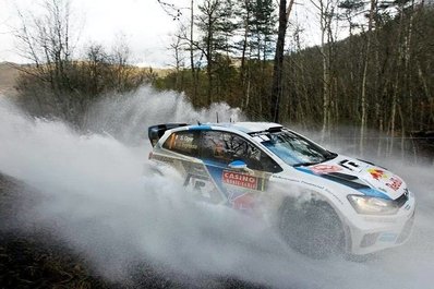 Sebastien Ogier - Julien Ingrassia
82º Rallye Automobile de Monte-Carlo 2014. Volkswagen Polo R WRC. Clasificado 1º.
El Rallye tenia un total de 1,373.36 Km de los que 360.48 divididos en 15 tramos, eran especiales, (una de ellas fue cancelada por exceso de nieve SS14 La Bollene Vesubie - Mouline 2 de 23.40 Km, mas conocido como Col de Turini, por exceso de nieve).
Se inscribieron 72 participantes, tomaron la salida 68, finalizaron 40.@
Palabras clave: Sebastien_Ogier;Julien_Ingrassia;Volkswagen;Polo;WRC;Montecarlo;2014