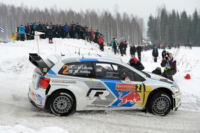 Jari-Matti Latvala - Miikka Anttila
62º Rally Suecia 2014. Volkswagen Polo R WRC. Clasificado 1º.
El Rally tenia un total de 1,572.01 Km de los que 323.54 Km divididos en 24 tramos eran especiales, (uno de ellos fue cancelado SS21 Hara 2 de 11.32 Km).
Se inscribieron 44 equipos, tomaron la salida 39, finalizaron 30.@
Palabras clave: ;Volkswagen;Polo;WRC;Suecia;2014;nieve