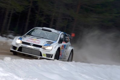 Jari-Matti Latvala - Miikka Anttila
62º Rally Suecia 2014. Volkswagen Polo R WRC. Clasificado 1º.
El Rally tenia un total de 1,572.01 Km de los que 323.54 Km divididos en 24 tramos eran especiales, (uno de ellos fue cancelado SS21 Hara 2 de 11.32 Km).
Se inscribieron 44 equipos, tomaron la salida 39, finalizaron 30.@
Palabras clave: Jari-Matti_Latvala;Volkswagen;Polo;WRC;Suecia;2014;nieve