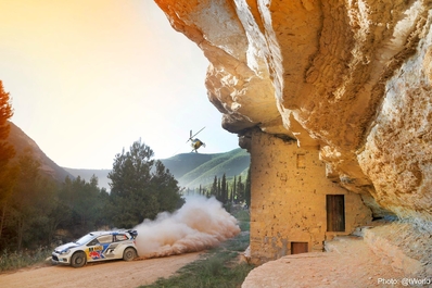 Sebastien Ogier -  Julien Ingrassia
50º RallyRACC Catalunya - Costa Daurada 2014. Volkswagen Polo R WRC. Clasificado 1º.
Foto en SS4 / SS7 Terra Alta de 35.68 Km a su paso por la Ermita trogloditica.
El Rally tenia un total de 1,391.53 Km de los que 372.96 Km divididos en 17 tramos, eran especiales.
Se inscribieron 74 equipos, tomaron la salida 64, finalizaron 56.@
Palabras clave: Sebastien_Ogier;Catalunya;España;Costa_Dorada;Volkswagen;Polo;WRC;2014