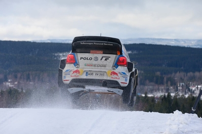 Andreas Mikkelsen - Mikka Anttila
62º Rally Suecia 2014. Volkswagen Polo R WRC. Clasificado 2º.
El Rally tenia un total de 1,572.01 Km de los que 323.54 Km divididos en 24 tramos eran especiales, (uno de ellos fue cancelado SS21 Hara 2 de 11.32 Km).
Se inscribieron 44 equipos, tomaron la salida 39, finalizaron 30.
Palabras clave: ;Volkswagen;Polo;WRC;Suecia;2014;nieve;