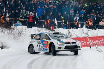 Andreas Mikkelsen - Mikka Anttila
62º Rally Suecia 2014. Volkswagen Polo R WRC. Clasificado 2º.
El Rally tenia un total de 1,572.01 Km de los que 323.54 Km divididos en 24 tramos eran especiales, (uno de ellos fue cancelado SS21 Hara 2 de 11.32 Km).
Se inscribieron 44 equipos, tomaron la salida 39, finalizaron 30.
Palabras clave: ;Volkswagen;Polo;WRC;Suecia;2014;nieve