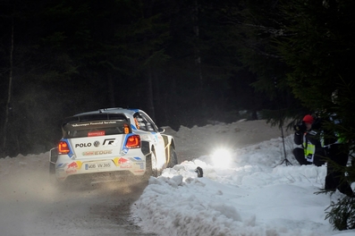 Andreas Mikkelsen - Mikka Anttila
62º Rally Suecia 2014. Volkswagen Polo R WRC. Clasificado 2º.
El Rally tenia un total de 1,572.01 Km de los que 323.54 Km divididos en 24 tramos eran especiales, (uno de ellos fue cancelado SS21 Hara 2 de 11.32 Km).
Se inscribieron 44 equipos, tomaron la salida 39, finalizaron 30.
Palabras clave: ;Volkswagen;Polo;WRC;Suecia;2014;nieve