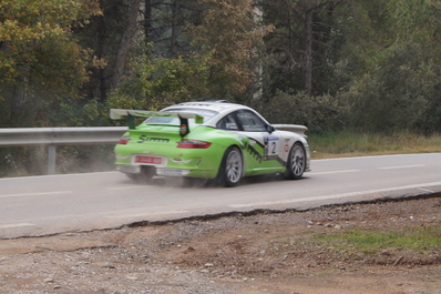 Albert Orriols - Manel Muñoz
54º Rallye 2000 Viratges 2014. Porsche 911 GT3. Clasificado 2º.

El Rally tenia 88.26 Km cronometrados divididos en 10 tramos.
Tomaron la salida 99 equipos, 60 de ellos para el Campeonato de Catalunya Velocidad, 27 Regularidad y 12 de ECOseries.

Foto en B2 Vilaredes.
Palabras clave: 2000_Viratges;Manresa;Biela_Club_Manresa;2014