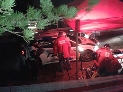 Jari-Matti Latvala - Miikka Anttila
82º Rallye Automobile de Monte-Carlo 2014. Volkswagen Polo R WRC. Clasificado 5º.
El Rallye tenia un total de 1,373.36 Km de los que 360.48 divididos en 15 tramos, eran especiales, (una de ellas fue cancelada por exceso de nieve SS14 La Bollene Vesubie - Mouline 2 de 23.40 Km, mas conocido como Col de Turini, por exceso de nieve).
Se inscribieron 72 participantes, tomaron la salida 68, finalizaron 40.
Foto de Ramon Canals en SS1 Orpierre - St Andre de Rosans 1, de 25.49 Km.
Palabras clave: ;Miikka_Anttila;Volkswagen;Polo;WRC;Montecarlo;2014