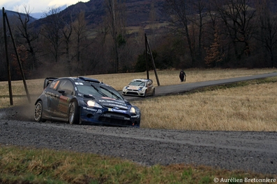 82º Rallye Automobile de Monte-Carlo 2014
Elfyn Evans - Dan Barritt con el Ford Fiesta RS WRC. Clasificado 6º perseguido por Jari-Matti Latvala - Miikka Anttila con el Volkswagen Polo R WRC. Clasificado 5º.
El Rallye tenia un total de 1,373.36 Km de los que 360.48 divididos en 15 tramos, eran especiales, (una de ellas fue cancelada por exceso de nieve SS14 La Bollene Vesubie - Mouline 2 de 23.40 Km, mas conocido como Col de Turini).
Se inscribieron 72 participantes, tomaron la salida 68, finalizaron 40.
Palabras clave: ;Ford;Fiesta;Volkswagen;Polo;WRC;Montecarlo;2014
