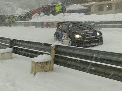 Elfyn Evans - Dan Barritt
82º Rallye Automobile de Monte-Carlo 2014. Ford Fiesta RS WRC. Clasificado 6º.
El Rallye tenia un total de 1,373.36 Km de los que 360.48 divididos en 15 tramos, eran especiales, (una de ellas fue cancelada por exceso de nieve SS14 La Bollene Vesubie - Mouline 2 de 23.40 Km, mas conocido como Col de Turini).
Se inscribieron 72 participantes, tomaron la salida 68, finalizaron 40.
Foto 1 de 2.
Foto de Ramon Canals, SS12 La Bollene Vesubie - Mouline 1 de 23.40 Km, la primera y única pasada en El Turini.
Palabras clave: Elfyn_Evans;Ford;Fiesta;WRC;Montecarlo;2014;Col_Turini;nieve