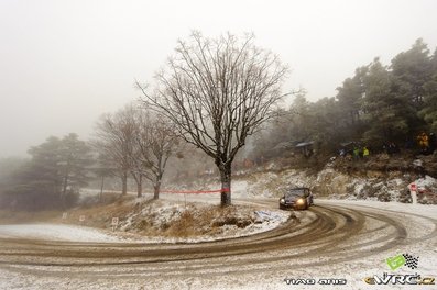 Elfyn Evans - Dan Barritt
82º Rallye Automobile de Monte-Carlo 2014. Ford Fiesta RS WRC. Clasificado 6º.
El Rallye tenia un total de 1,373.36 Km de los que 360.48 divididos en 15 tramos, eran especiales, (una de ellas fue cancelada por exceso de nieve SS14 La Bollene Vesubie - Mouline 2 de 23.40 Km, mas conocido como Col de Turini).
Se inscribieron 72 participantes, tomaron la salida 68, finalizaron 40.
Palabras clave: Elfyn_Evans;Ford;Fiesta;WRC;Montecarlo;2014;nieve