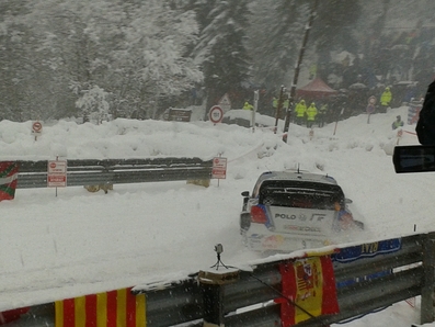 Andreas Mikkelsen - Mikko Markkula
82º Rallye Automobile de Monte-Carlo 2014. Volkswagen Polo R WRC (WOB VW 364). Clasificado 7º.
Volkswagen Motorsport II

Del 15 al 19 de Enero, Gap - Monaco.
Superficie: asfalto - nieve.

El Rallye tenia un total de 1373.36 Km de los que 360.48 divididos en 15 tramos eran especiales (una de ellas fue cancelada por exceso de nieve SS14 La Bollene Vesubie - Mouline 2 de 23.40 Km, mas conocido como Col de Turini, por exceso de nieve).

Se inscribieron 72 equipos, tomaron la salida 68, finalizaron 40.

PHOTO Ramon Canals en SS12 La Bollene Vesubie - Mouline 1 de 23.40 Km.
La primera y única pasada en El Turini ese año.
@
Palabras clave: Volkswagen;Polo;WRC;Montecarlo;2014;Turini;Nieve