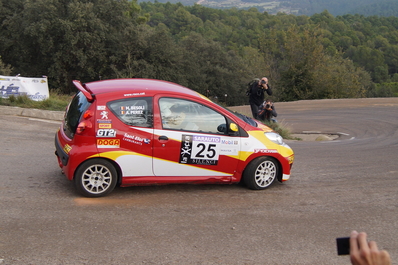 Marcel Besolà­ - Albert Perez
54º Rallye 2000 Viratges. Peugeot 107. Clasificado 20º.

El Rally tenia 88.26 Km cronometrados divididos en 10 tramos.
Tomaron la salida 99 equipos, 60 de ellos para el Campeonato de Catalunya Velocidad, 27 Regularidad y 12 de ECOseries.

Foto en A1 Taurons.
Palabras clave: 2000_Viratges;Manresa;Biela_Club_Manresa;2014