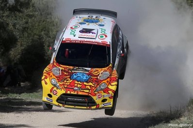 Karl Kruuda - Martin Jarveoja
50º RallyRACC Catalunya - Costa Daurada 2014. Ford Fiesta S2000. Clasificado 24º después de una salida de pista el primer dà­a sobre grava,en la que perdiò mucho tiempo para poner el coche otra vez en pista.
Foto instantes antes de la salida de pista.
El Rally tenia un total de 1,391.53 Km de los que 372.96 Km divididos en 17 tramos, eran especiales.
Se inscribieron 74 equipos, tomaron la salida 64, finalizaron 56.@
Palabras clave: Ford;Fiesta;Catalunya;España;Costa_Dorada;2014