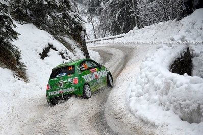 Manuel Villa - Daniele Michi
82º Rallye Automobile de Monte-Carlo 2014. Fiat 500 Abarth R3T (EB 301 GV). Clasificado 25º.

Del 15 al 19 de Enero, Gap - Monaco.
Superficie: asfalto - nieve.

El Rallye tenia un total de 1373.36 Km de los que 383.88 divididos en 15 tramos eran especiales, (una de ellas fue cancelada por exceso de nieve SS14 La Bollene Vesubie - Mouline 2 de 23.40 Km, mas conocido como Col de Turini).

Se inscribieron 72 equipos, tomaron la salida 68, finalizaron 40.
Palabras clave: Fiat;Abarth;Montecarlo;2014;nieve