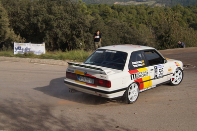 Joan Teixidò - Santi Dieguez
54º Rallye 2000 Viratges. BMW 325i.

El Rally tenia 88.26 Km cronometrados divididos en 10 tramos.
Tomaron la salida 99 equipos, 60 de ellos para el Campeonato de Catalunya Velocidad, 27 Regularidad y 12 de ECOseries.

Foto en A1 Taurons.
Palabras clave: 2000_Viratges;Manresa;Biela_Club_Manresa;2014