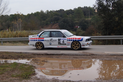 Xavi Doménech - Oscar Sanchez
54º Rallye 2000 Viratges 2014. BMW M3 E30. Abandonó en el último tramo E2 Rocafort por rotura de cambio. Acabó el tramo, pero no pudo llegar al reagrupamiento final de Rally.

El Rally tenia 88.26 Km cronometrados divididos en 10 tramos.
Tomaron la salida 99 equipos, 60 de ellos para el Campeonato de Catalunya Velocidad, 27 Regularidad y 12 de ECOseries.

Foto en B2 Vilaredes.
Palabras clave: 2000_Viratges;Manresa;Biela_Club_Manresa;2014