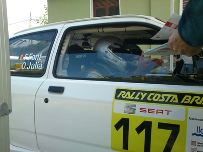 Ferran Font  -Oriol Julia
60º Rally Costa Brava 2012. Ford Sierra RS Cosworth.
Control horario Stop llegadas en el tramo de Les Serres de 12,67Km.
Campeonato España de Rallys de Regularidad para Vehà­culos Històricos /Copa de Catalunya de Regularidad Sport
Palabras clave: Ford;Sierra;Costa_Brava;2012