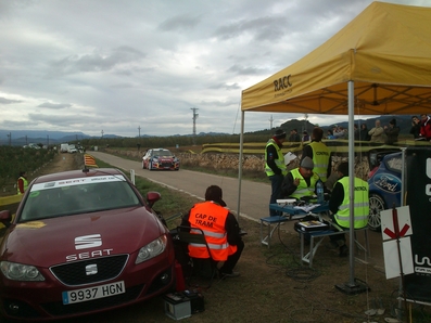 48º RallyRACC Catalunya-Costa Daurada 2012
Bajo la carpa de salidas el Ford Fiesta RS WRC de Jari-Matti Latavala - Miikka Lehtinen, clasificado 2º.

Acercándose el Citröen DS3 WRC de Mikko Hirvonen - Jarmo Lehtinen, Clasificado 3º.

SS18 La Serra d'Almos de 4,11 Km.
Palabras clave: Citroen;DS3;WRC;2012;Ford;Fiesta;Catalunya