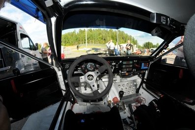 Audi Quattro
Con el que Jari-Matti Latvala compitiò en el Rally Estonia 2013.
El Audi era el que Hannu Mikkola - Arne Hertz ganaron en el 31º Lombard RAC Rally de 1982.
Palabras clave: Jari-Matti_Latvala;Audi;Quattro;Grupo_B;2013