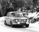 1967_025_Sylvia_Osterberg_-_Ingallil_Erending_sur_Renault_R8.jpg